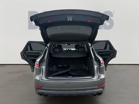 Used 2020 Porsche Cayenne S image 30