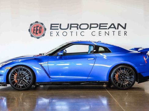 Used 2024 Nissan GT-R w/ Floor Mat Package AWD/4WD image 7