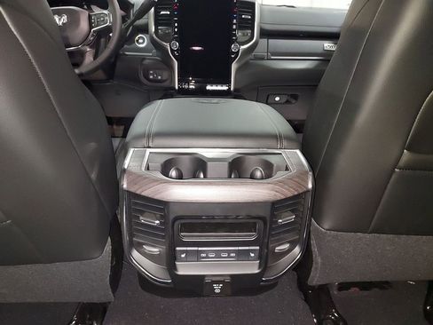 New 2026 RAM 2500 Laramie AWD/4WD image 11