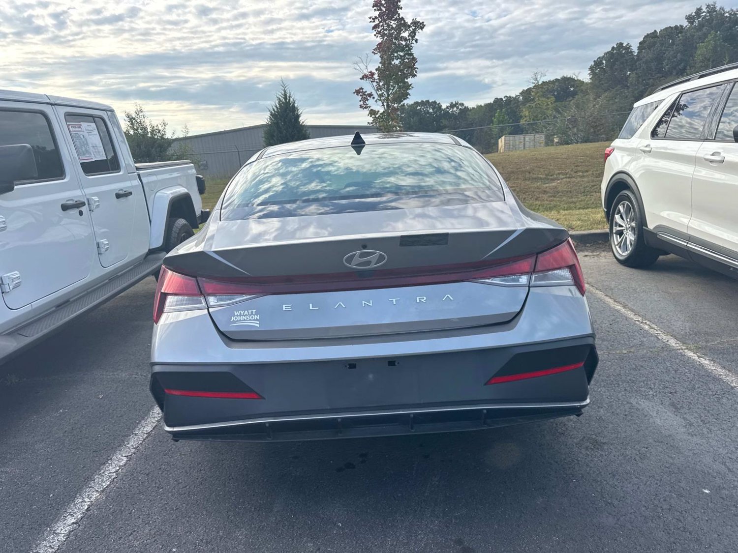 Used 2024 Hyundai Elantra SE FWD image 13