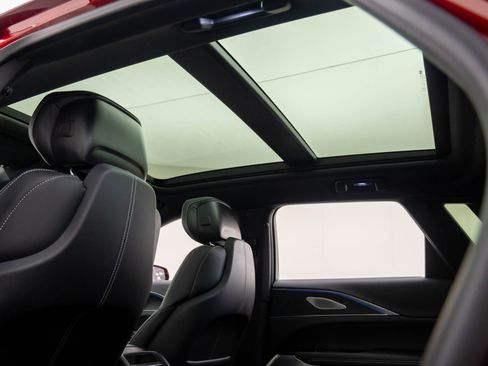 Certified 2024 Cadillac Lyriq Luxury image 12