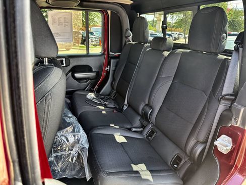 Used 2021 Jeep Gladiator Sport AWD/4WD image 21