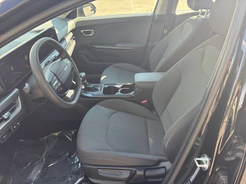 Used 2025 Kia K4 FWD image 27