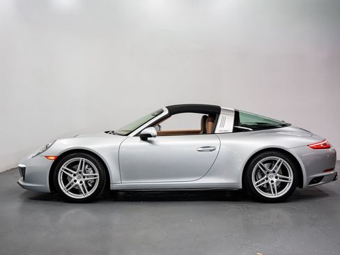 Used 2017 Porsche 911 Targa 4 AWD/4WD image 7