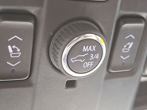 Used 2021 GMC Yukon XL Denali w/ Denali Premium Package image 31