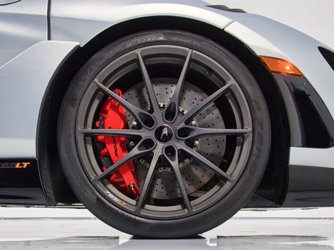 Used 2022 McLaren 765LT RWD image 19
