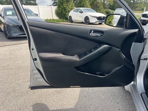 Used 2011 Nissan Altima 3.5 SR w/ Sport Pkg image 18