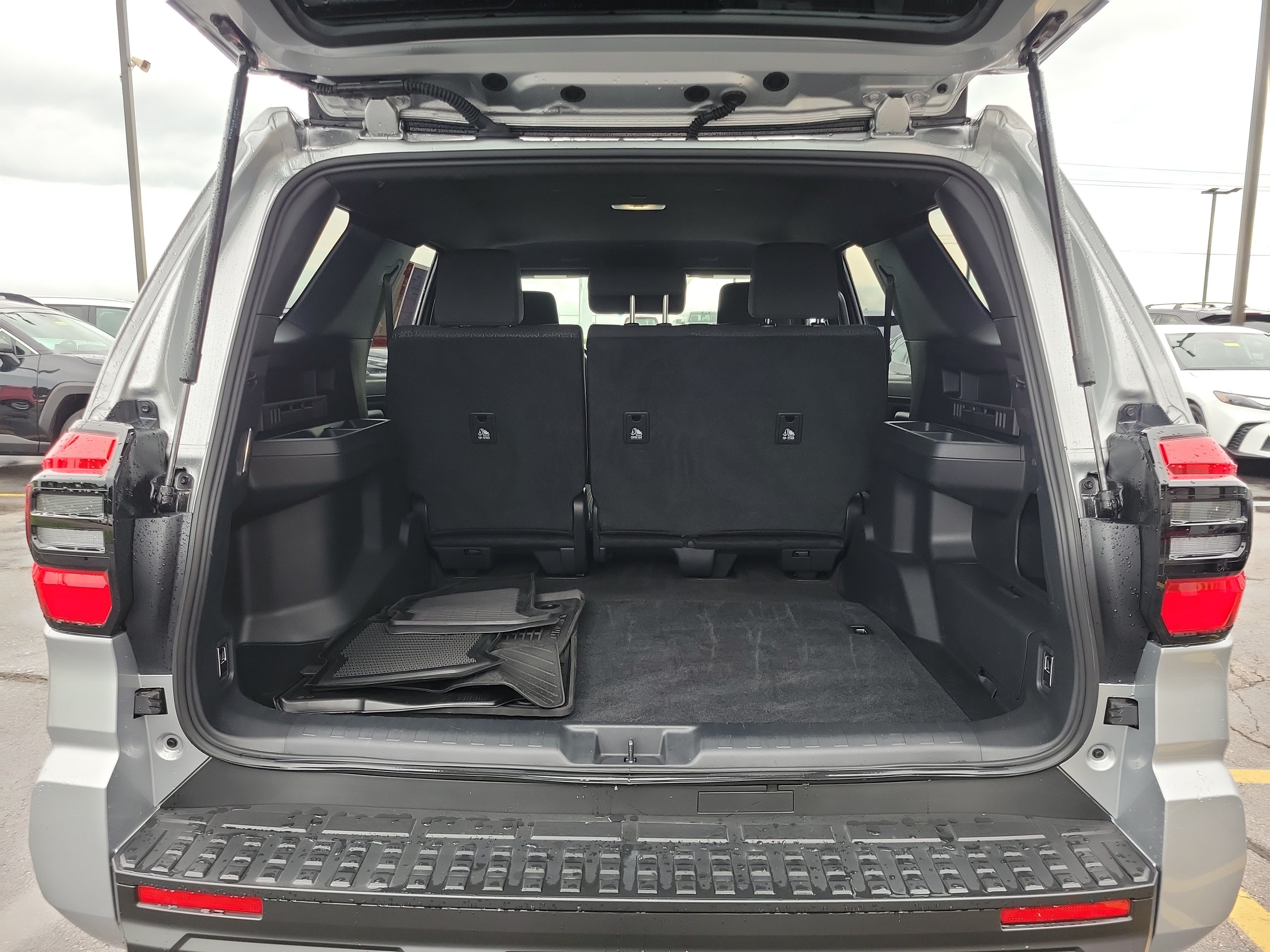 Used 2025 Toyota 4Runner SR5 AWD/4WD image 8