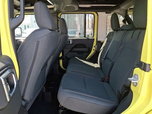 Used 2024 Jeep Wrangler Unlimited Sahara w/ Technology Group image 10