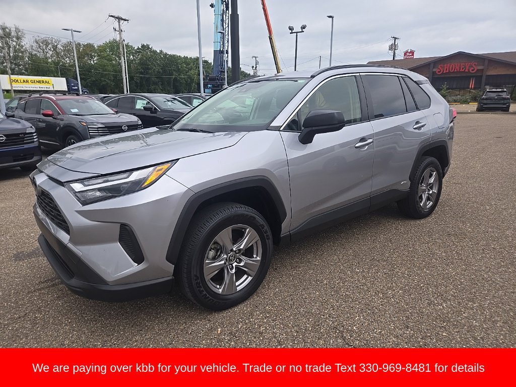Used 2023 Toyota RAV4 LE AWD/4WD image 3