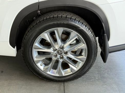 Used 2022 Toyota Highlander Limited image 19