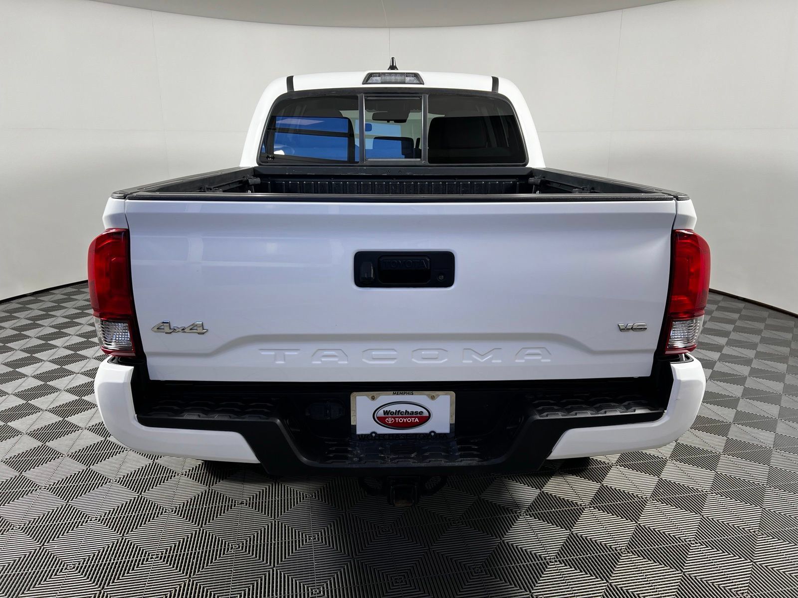 Used 2022 Toyota Tacoma SR AWD/4WD image 6