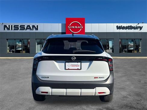 Used 2025 Nissan Kicks SR image 5