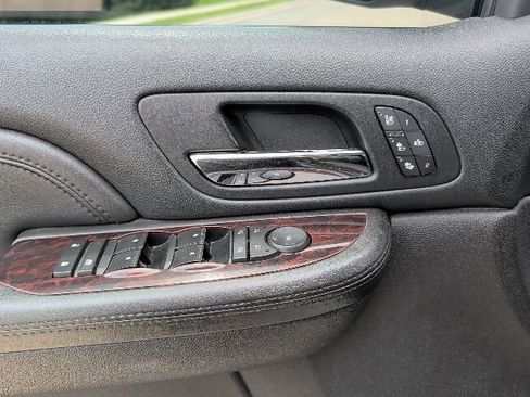 Used 2009 GMC Yukon Denali RWD image 15