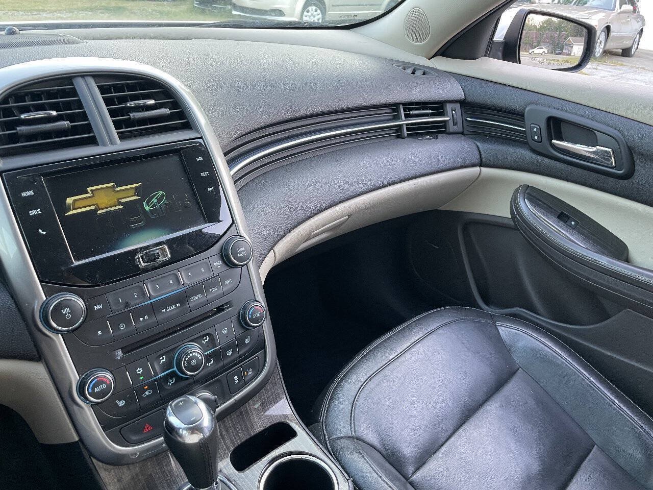 Used 2015 Chevrolet Malibu LT w/ Leather Package FWD image 17