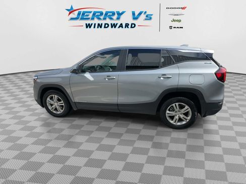 Used 2024 GMC Terrain SLE image 5