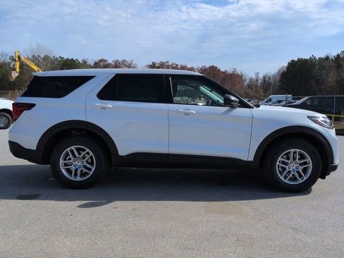 New 2026 Ford Explorer Active image 3