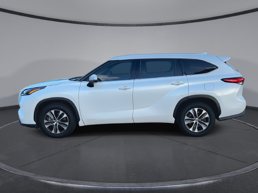 Used 2022 Toyota Highlander XLE FWD image 5