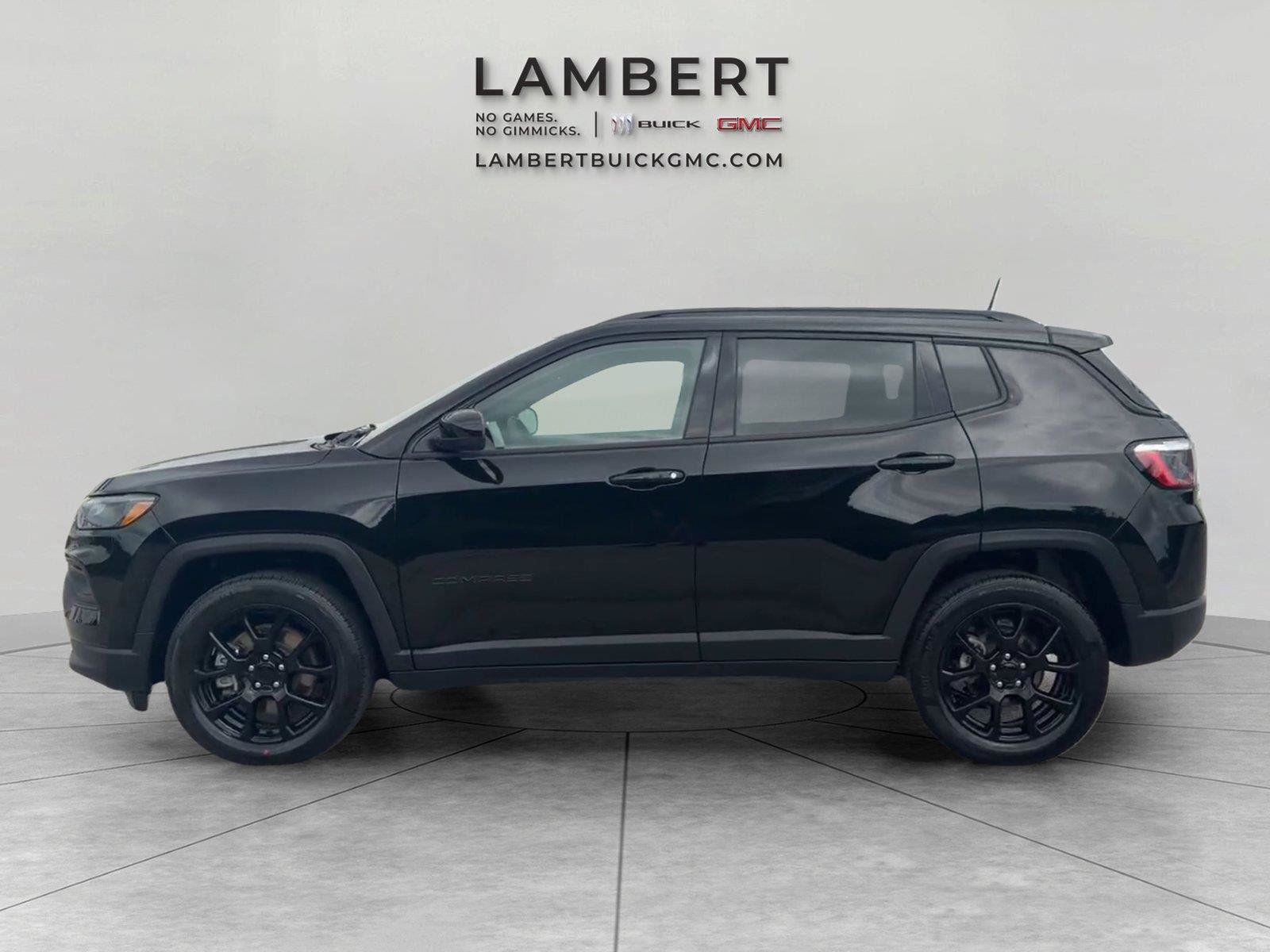 Used 2023 Jeep Compass Latitude w/ Convenience Group AWD/4WD image 2
