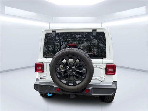 Used 2024 Jeep Wrangler Unlimited Sahara AWD/4WD image 4