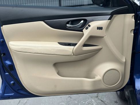 Used 2019 Nissan Rogue SV w/ Sun & Sound Touring Package FWD image 11