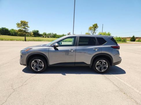 Used 2025 Nissan Rogue SV FWD image 4