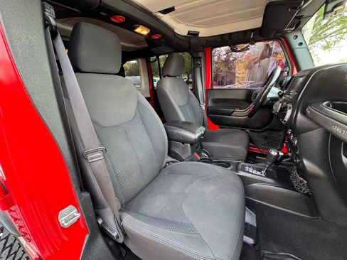Used 2017 Jeep Wrangler Unlimited Sport image 31