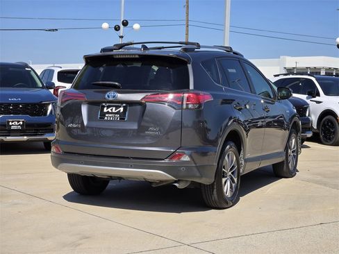Used 2017 Toyota RAV4 XLE image 4
