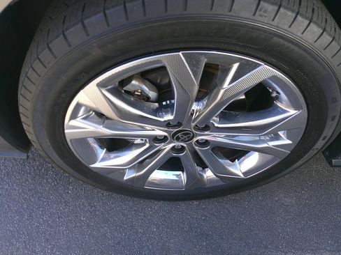 Used 2023 Toyota Sienna Platinum image 10