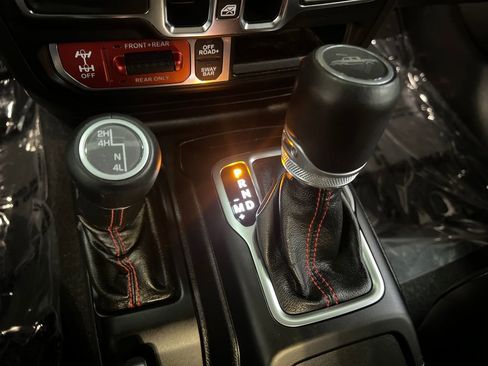 Used 2020 Jeep Gladiator Rubicon AWD/4WD image 26
