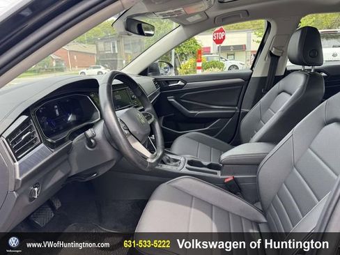 Certified 2023 Volkswagen Jetta SE w/ Panoramic Sunroof Package FWD image 14