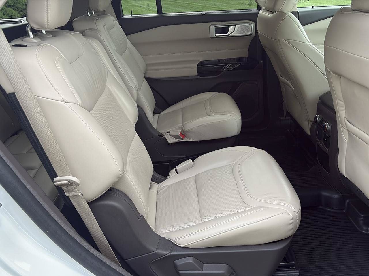 Used 2021 Ford Explorer Platinum w/ Equipment Group 601A AWD/4WD image 14