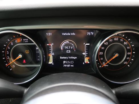 Used 2019 Jeep Wrangler Unlimited Sahara AWD/4WD image 27