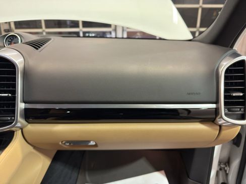 Used 2014 Porsche Cayenne image 24