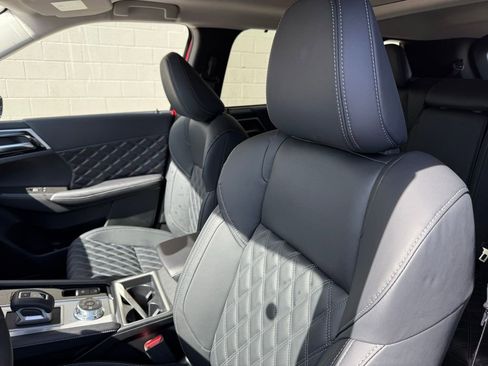 New 2025 Mitsubishi Outlander SEL image 21