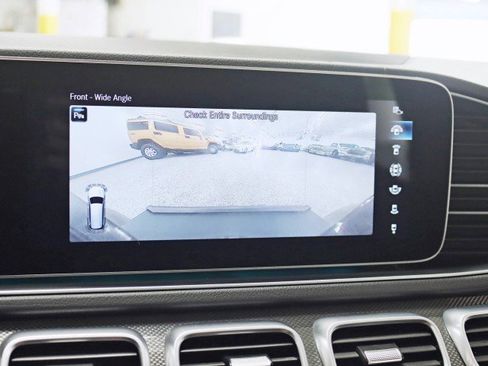 Used 2021 Mercedes-Benz GLS 580 4MATIC image 23