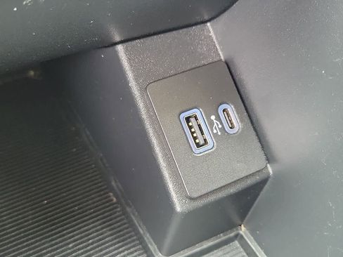 Used 2024 Ford Edge SEL image 26