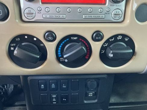 Used 2013 Toyota FJ Cruiser 4WD w/ Upgrade Pkg image 17