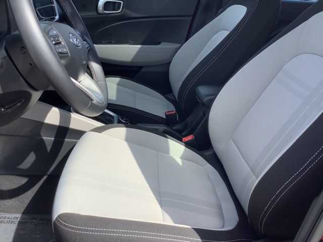 Used 2026 Hyundai Venue SEL FWD image 24