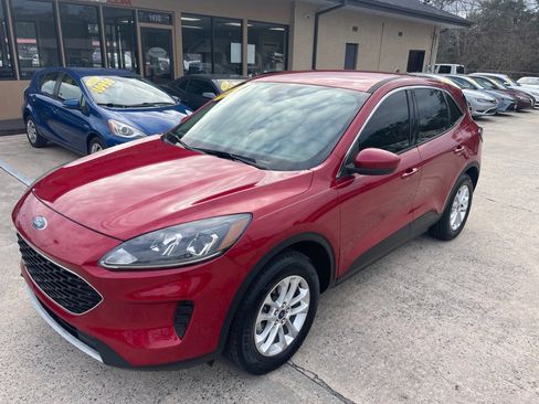 Used 2020 Ford Escape SE image 1