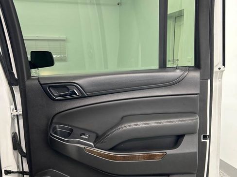 Used 2017 Chevrolet Suburban LT RWD image 13