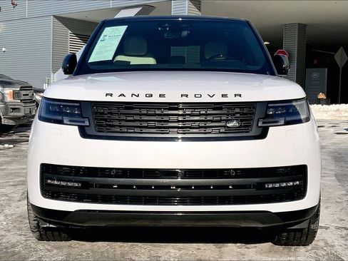 Used 2024 Land Rover Range Rover SE image 2