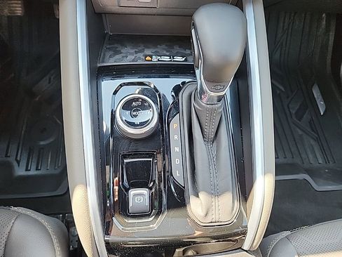 Certified 2024 Chevrolet Colorado ZR2 w/ ZR2 Convenience Package III AWD/4WD image 35