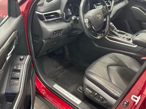 Used 2021 Toyota Highlander Limited image 13