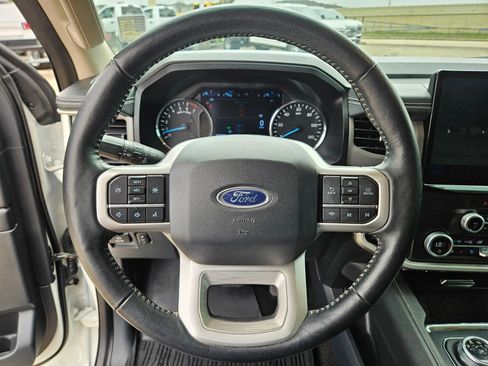 Used 2022 Ford Expedition Max XLT AWD/4WD image 16