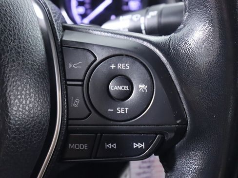 Used 2020 Toyota Camry SE FWD image 13