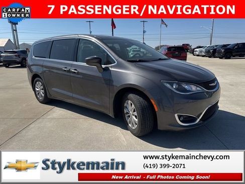 Used 2018 Chrysler Pacifica Touring Plus image 10