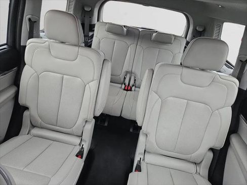 Certified 2022 Jeep Grand Cherokee L Overland w/ Luxury Tech Group IV image 13