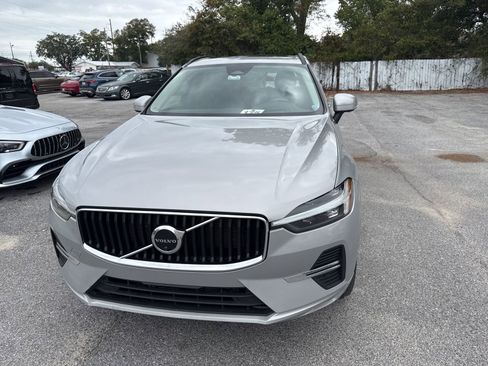 Used 2022 Volvo XC60 B5 Momentum w/ Advanced Package image 3