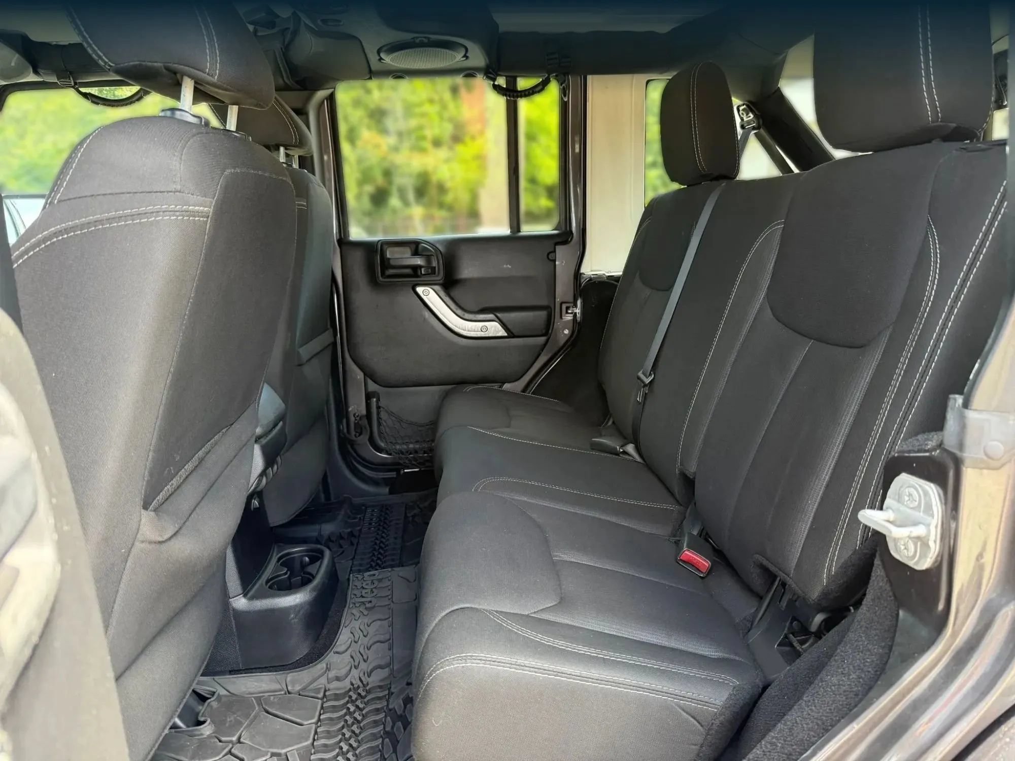 Used 2014 Jeep Wrangler Unlimited Sahara w/ Connectivity Group AWD/4WD image 21